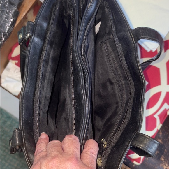 JS collection shoulder business bag tablet case 4 zippered sections soft
Black - Picture 7 of 17